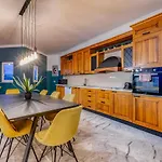 Stunning, Seafront 3br In The Heart Of By 360 Estates Lejlighed *