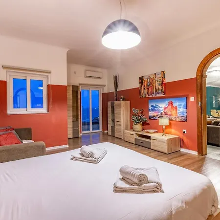 Lägenhet Stunning, Seafront 3br In The Heart Of By 360 Estates
